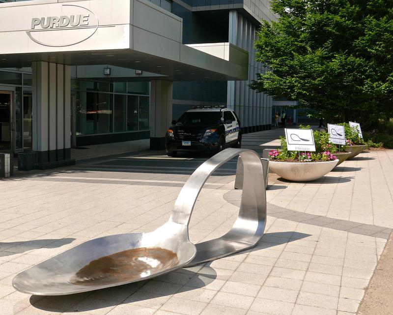 Artist Domenic Esposito crafted a giant heron spoin that Stamford gallery owner Fernando Alvarez dropped off the sculpture in front of the company in June. Photo courtesy of Dominic Esposito